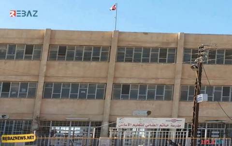 رفع علم النظام السوري فوق المباني الرسمية في قامشلو والحسكة