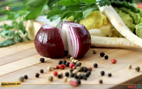 أسباب مذهلة تدفع النساء لتناول البصل