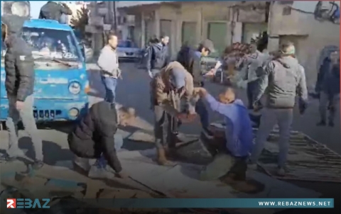 متظاهرون يدخلون مبنى للبعث في السويداء ويزيلون صور رموز النظام