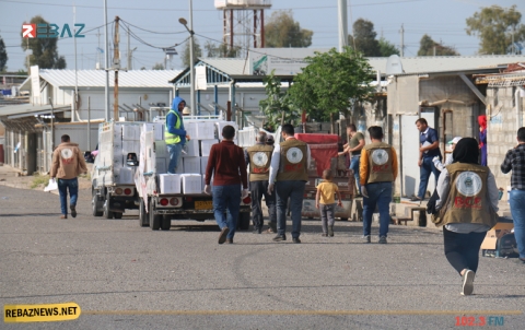 البارزاني الخيرية توزع مساعدات غذائية ومنظفات في مخيم قوشتبة