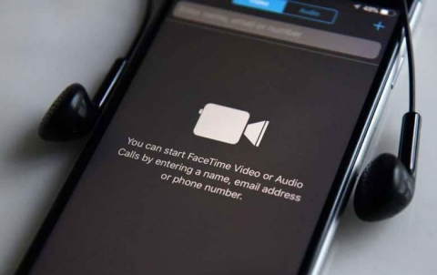 أبل تعتذر عن 