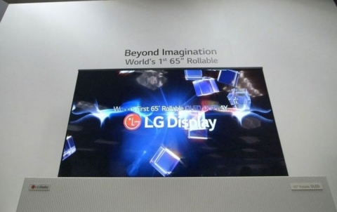 أول تلفزيون قابل للطي في العالم يصل رسمياً