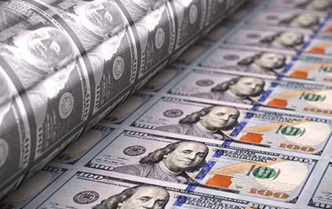 أعلى مستوى للدولار في شهر