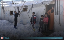 اللاجئون السوريون في لبنان يتحدون البرد والصقيع